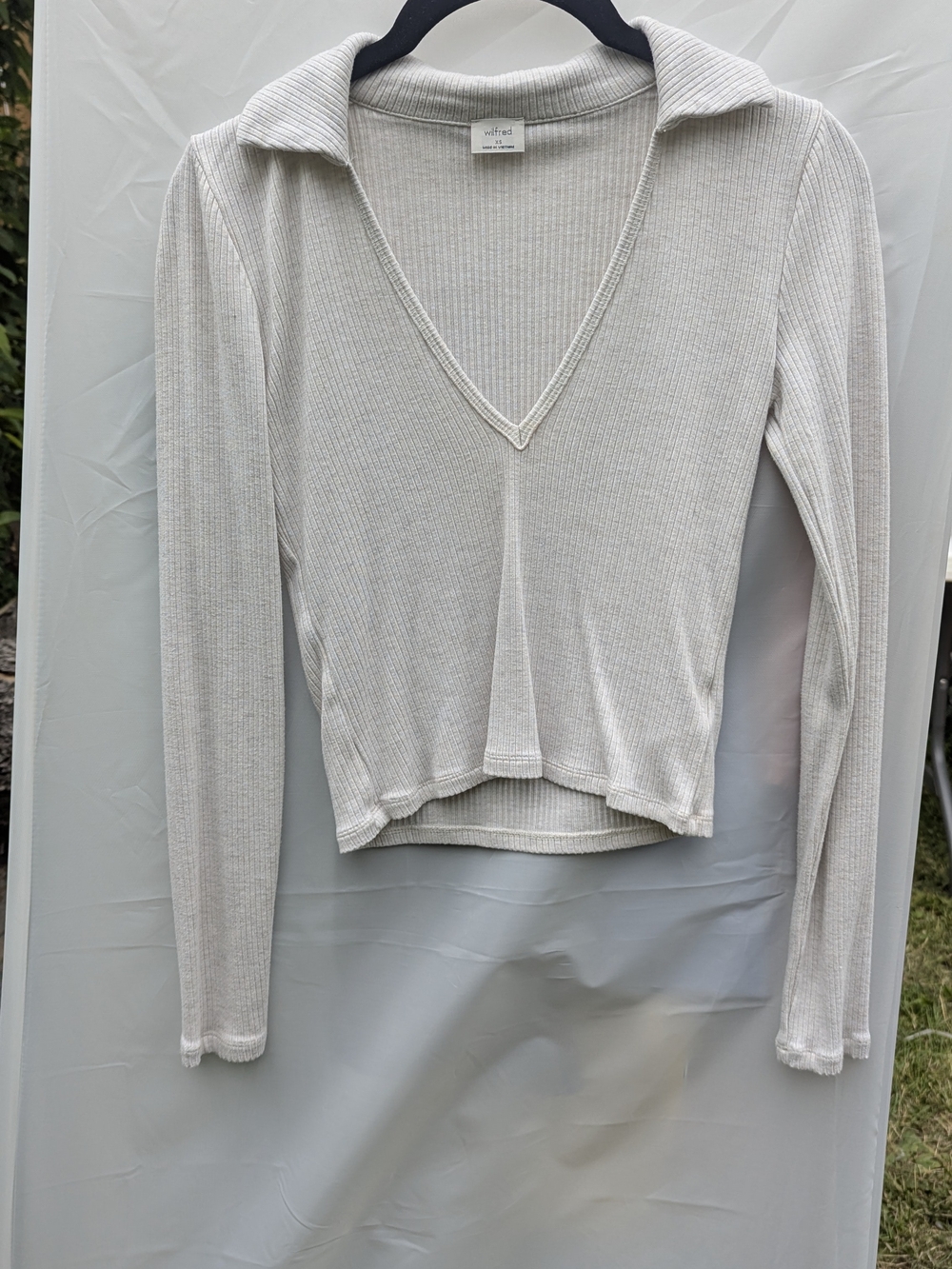 Wilfred Off White Ribbed V-Neck Polo Sweater Top Aritzia Basic Clean City Girl - Picture 8 of 15